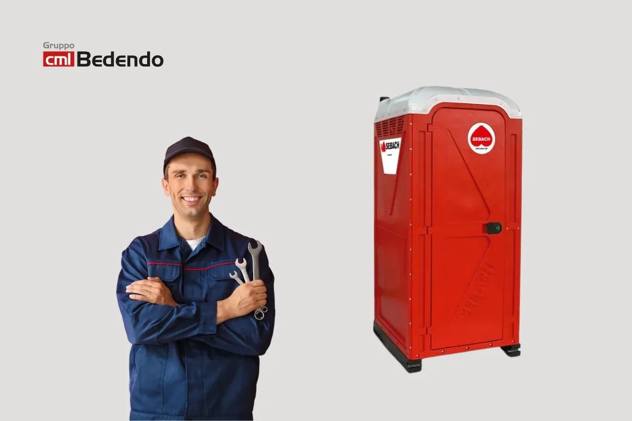 Operatore addetto alla manutenzione dei bagni mobili Sebach